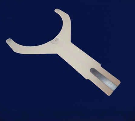 Brazo de cerámica del alúmina de la pureza elevada del 99,8% para la impulsión de la oblea del semiconductor